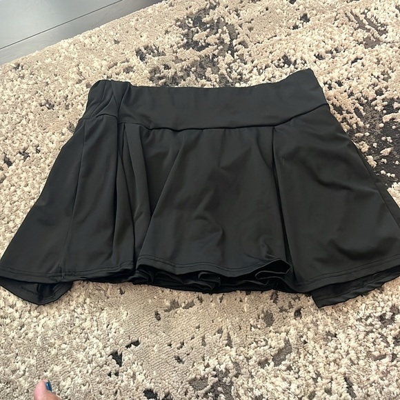 Black Pleated Skirt with built in shorts size XXL swim bottoms - Picture 2 of 3